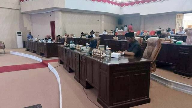 Suasana paripurrna tutup buka dprd bolmut