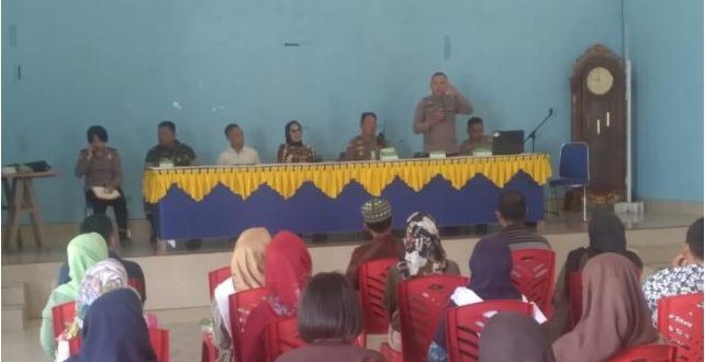 Sat Binmas Polres Kotamobagu saat menyampaikan materi sosialisasi