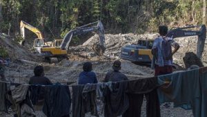 Foto: Tambang Emas Ilegal di Sulteng Longsor. (AP/M. Taufan)